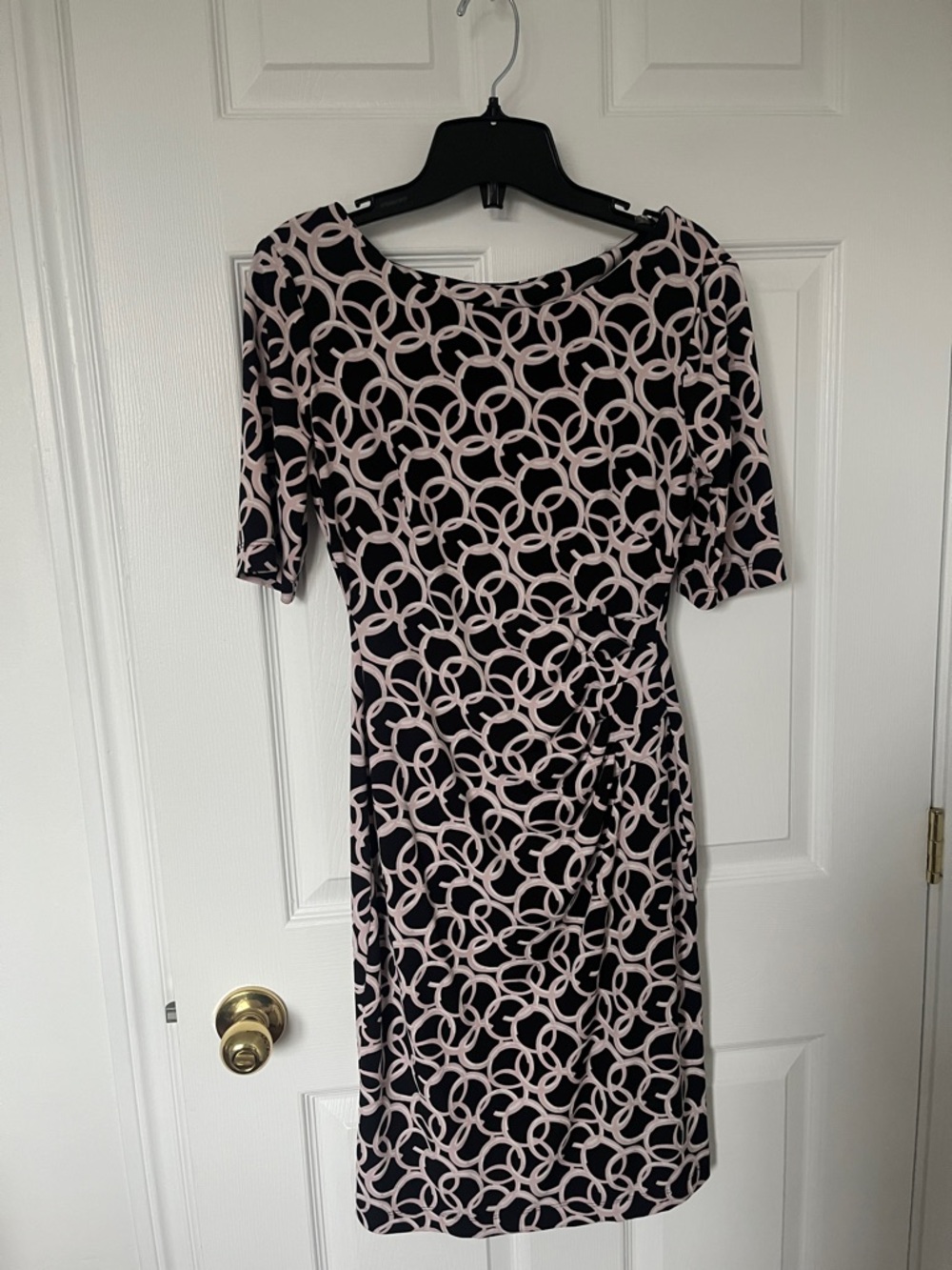 Laura petites Black Dress with Light Pink Geometric Ring Print